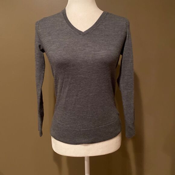 Talbots Pure Merino Wool Grey Sweater Size Small - Picture 2 of 7